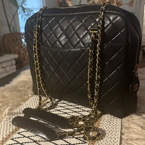 CHANEL Black Quilted Leather Shoulder Bag with Gold Chain
